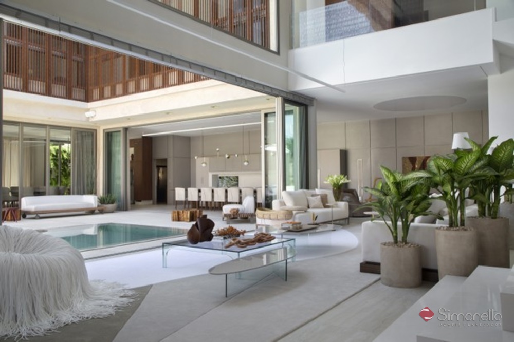 Casa de praia com 1715 m², design assinado e conforto para relaxar